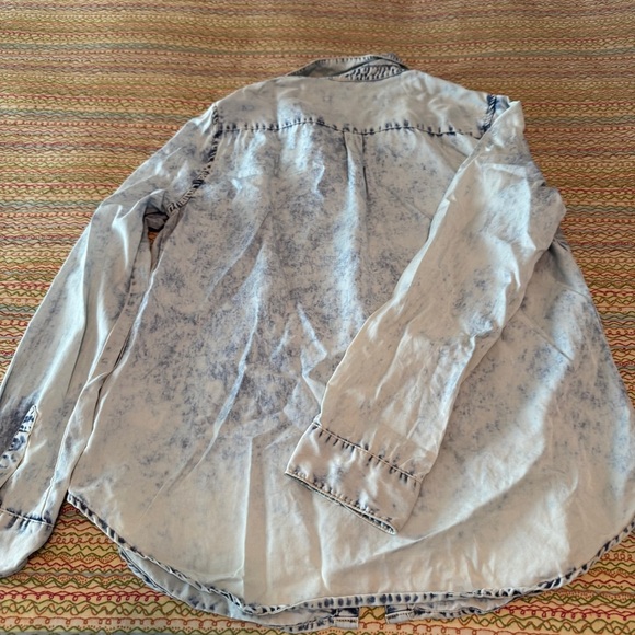 Forever 21 Light Blue Tie-Dye Button Front Shirt Size Large - Picture 3 of 7